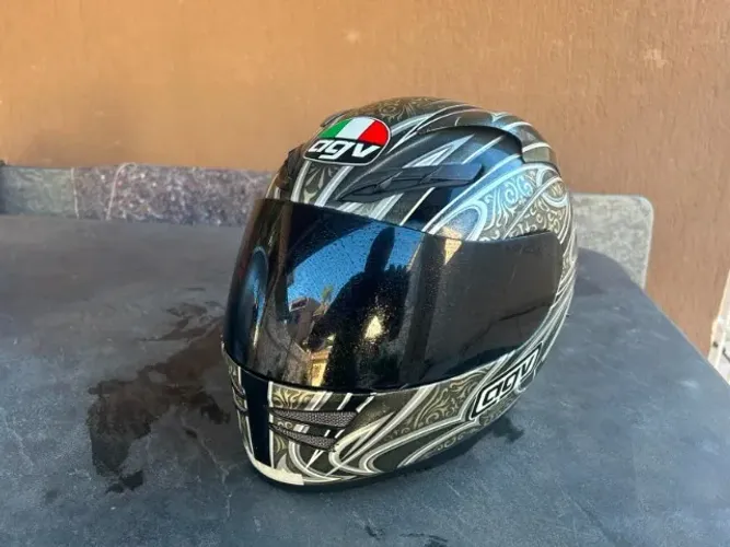 Capacete Fechado AGV  Graphic Ornamental Preto, Prata e Dourado