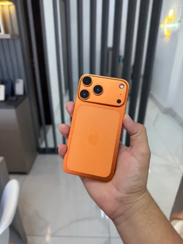IPHONE 11 ADAPTADO PARA 17 PRO LARANJA