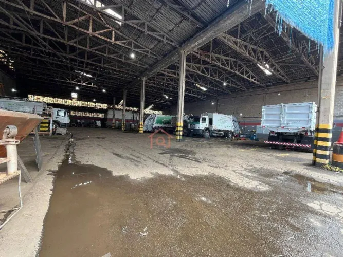 Galpão de 6.00m² em terreno de 13.00m, entrada para caminhões - Presidente Altino- Osasco