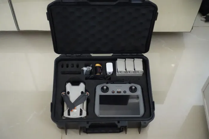 Drone DJI MINI 4 PRO FLY MORE PLUS RC 2