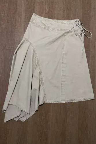 Saia Zara assimétrica off-white
