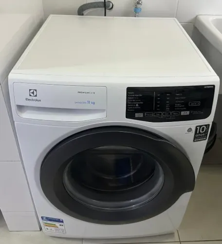 Máquina de Lavar Frontal Electrolux 11kg Inverter Premium Care com Água Quente/Vapor