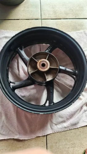 Roda traseira da hornet original