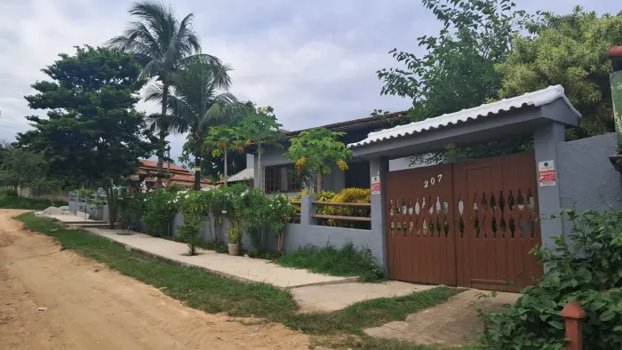 Oportunida! Casa Linear, de esquina, bairro nobre de Araruama (Pontinha)