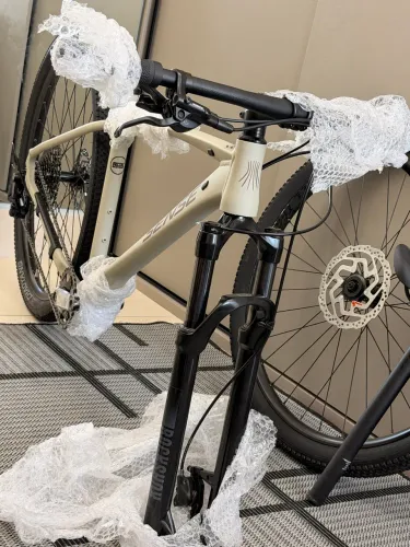 Bicicleta Sense React Comp V2 Creme/marrom 2026