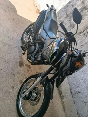Vendo moto está nova toda durinha 8.000 só