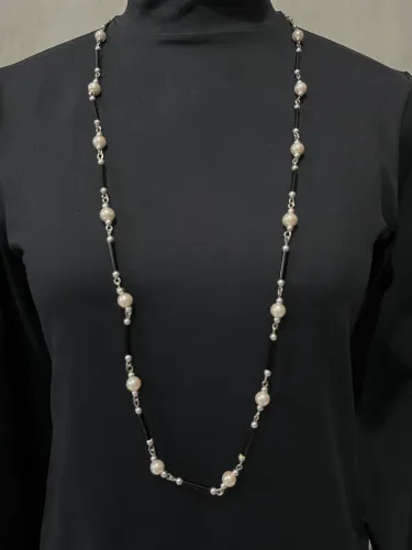 Colar Grande Preto e Pérolas Acessórios 