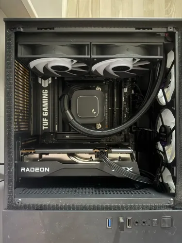 AMD Radeon RX 9060 XFX SWIFT 8GB