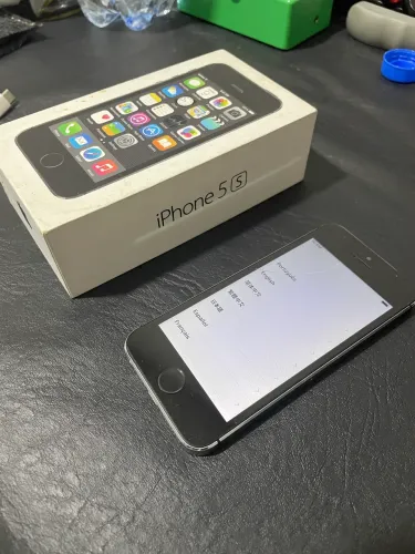 iPhone 5s 16gb titanium