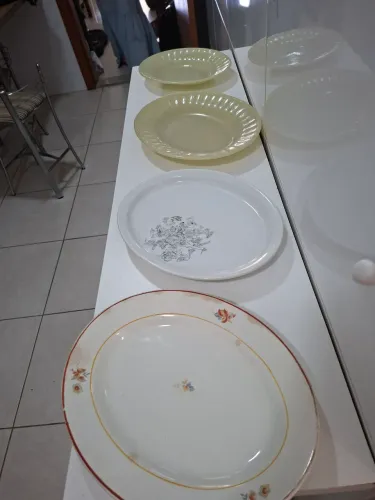 Vendo louças astigas