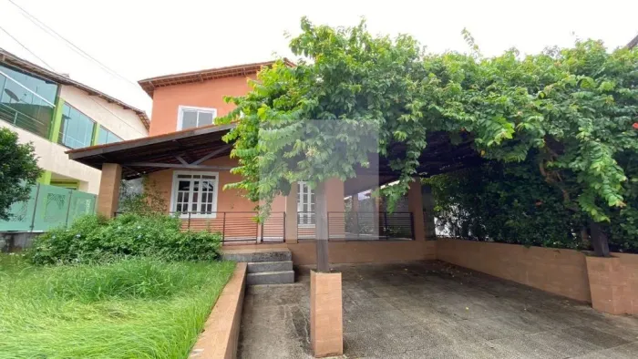 Casa para alugar em condomínio fechado no Portal do Sol