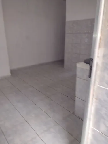 * dois cômodos casa de aluguel quarto corredor banheiro e lavanderia