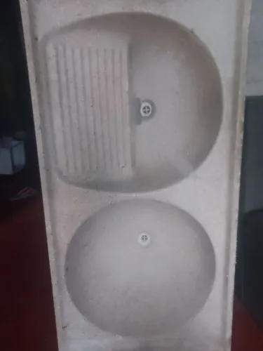 Vendo uma pia de dois tubos ela e grande 