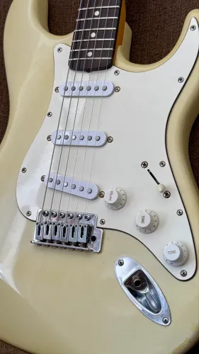 Guitarra Stratocaster Luthier Luffing Creme Upgrades + Bag