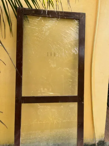 Porta madeira com vidro de maçaranduba