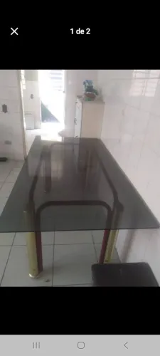 Mesa de Vidro Sem cadeiras.