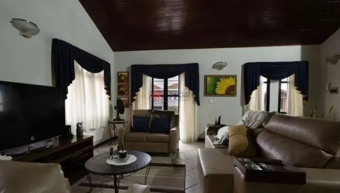Sobrado com piscina, 4 quartos e 4 vagas na Vila Formosa.