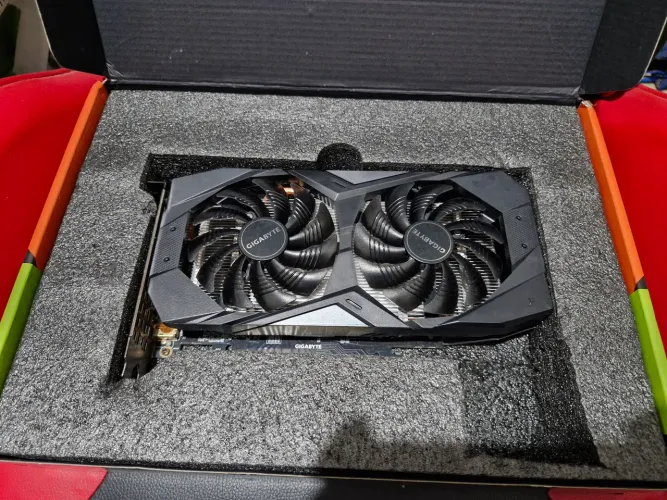 Placa de vídeo Gigabyte RTX 2060 12GB + Apoio de placa de vídeo
