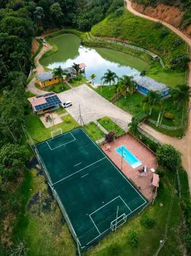 Sítio com 2 Casas, Cabana de Vidro, Piscina Aquecida, Lago, Quadra, Galpão e Pedalinho