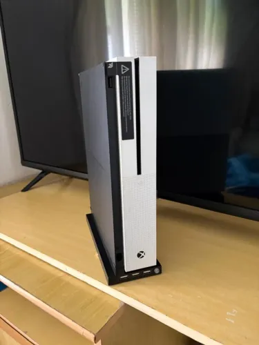 Xbox One S + Manete original com caixa + Base de refrigeramento