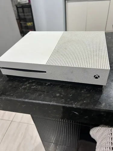 Xbox One 1TB funcionando perfeitamente com detalhes