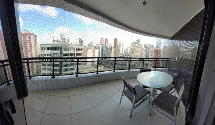 Apto com 195m² 1 um por andar e 3 Três suítes - mobiliado - no Umarizal.