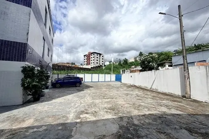 VENDE-SE PRÉDIO COMERCIAL COM 1.000² EM FLORES