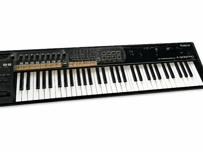 Teclado Roland A-800PRO MIDI Keyboard Controller (61 teclas). 