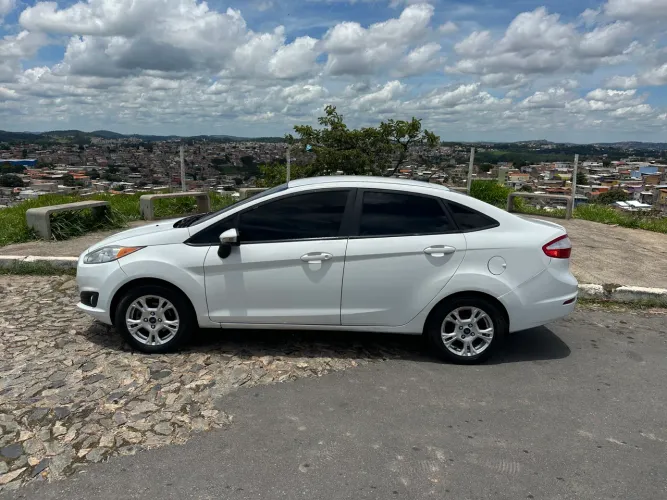 Ford Fiesta Sedan 1.6 16V Flex Aut. 2015