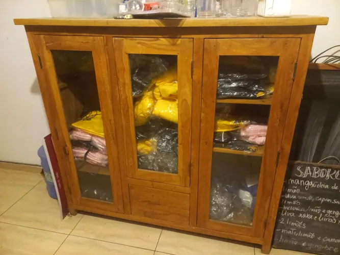 Armário buffet em madeira maciça