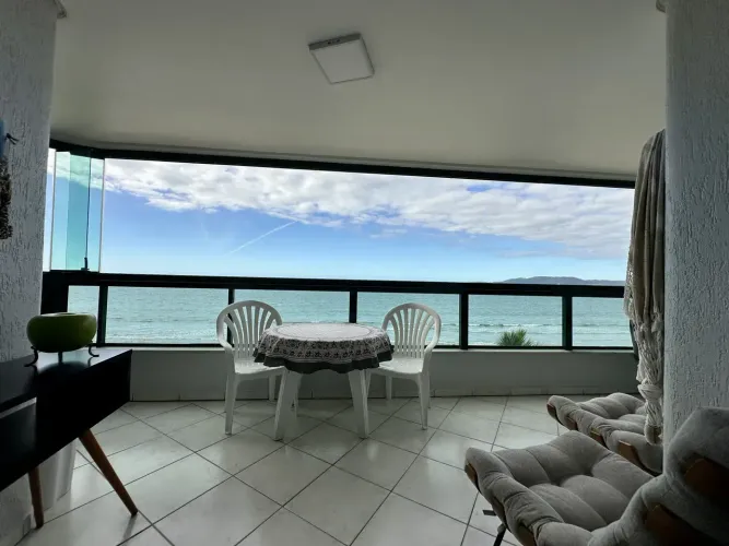 Apartamento 2 quartos, Meia Praia, Itapema, mobiliado, quadra mar, vista mar