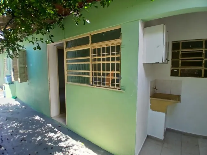 Casa de fundos com 36 m² na Vila Madalena, para locação