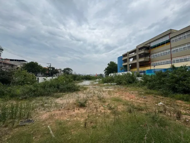 Terreno para alugar em São Paulo, Jardim Eledy, com 2500 m²