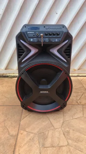 Caixa Amplificada Mondial pouco usada.Potência 400W RMS autofalante de 12"