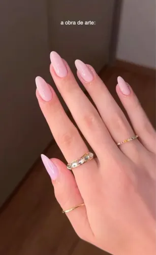 Contratamos manicure e pedicure tradicional 