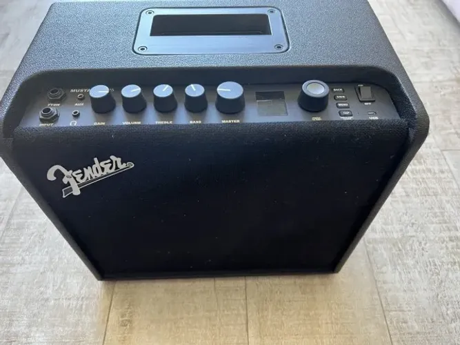 Amplificador Fender Mustang LT25