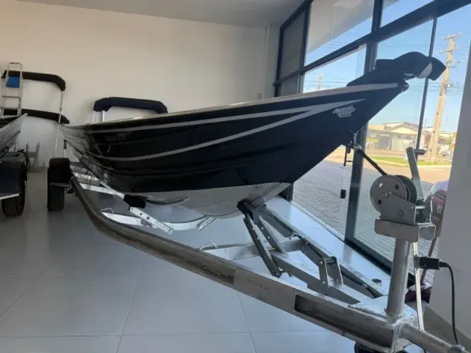Barco Fluvimar 6 metros - Modelo Boto Piapara 6000