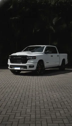 Ram 1500 Laram. Night ED. Bi-TB 3.0 4X4 Aut. 2025