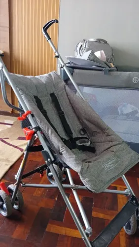 Carrinho de bebê passeio