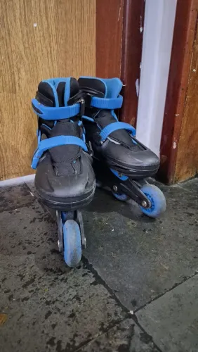 Patins semi novo