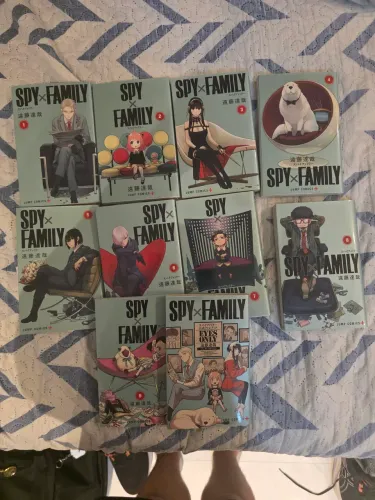 Mangá Spy X Family volumes 1-9 + databook (EM JAPONÊS)