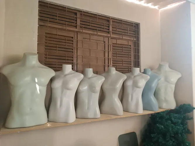 Manequins semi novos