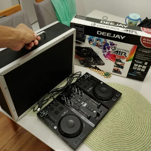 Controladora Hércules DJ Control Air