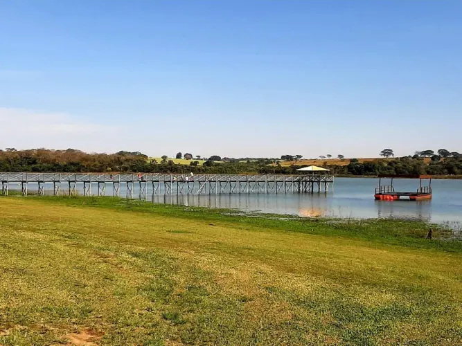 Rancho no Borá 2 condominio fechado com 3 quartos em Residencial Laranjeira I - Mendonça