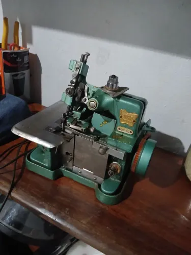 Vendo essa máquina Overlock