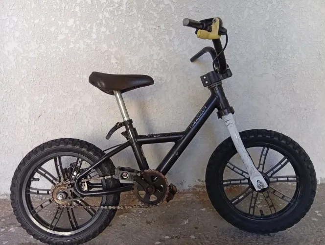 Bicicleta infantil aro 14 de alumínio.