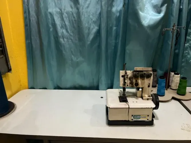 Máquina de costura galoneira semi industrial