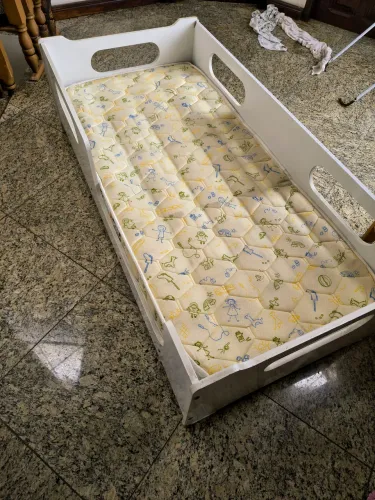 Cama e colchão para criança até 8 anos 