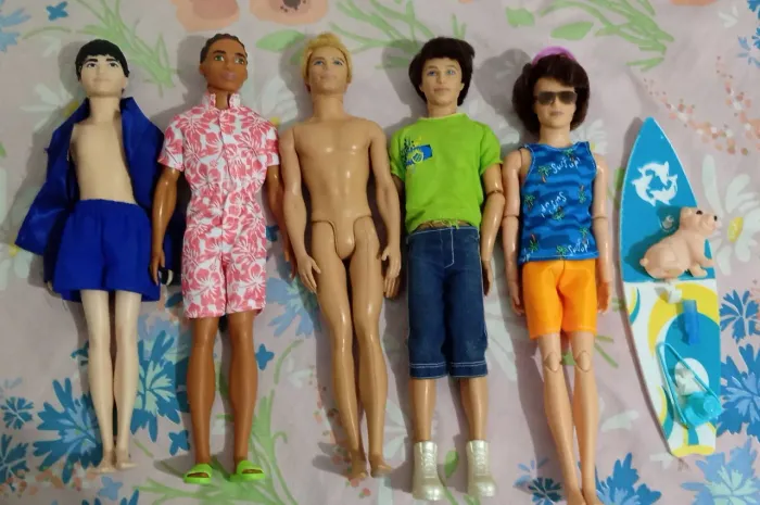 Lote 5 Ken ( 4 originais Mattel ( +1 paralelo de brinde) PREÇO PROMOCIONAL ATE SEGUNDA