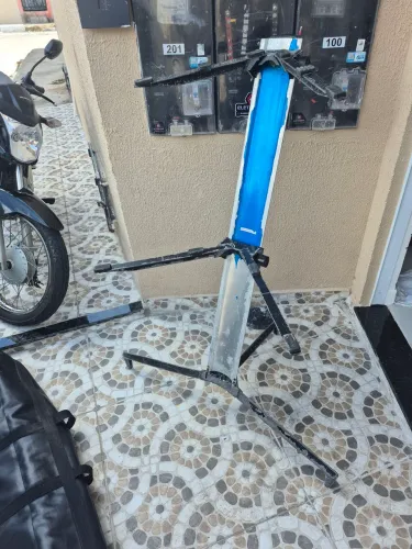 Vendo estantes para teclado pega 2 ou 3 teclados, mais notebook 